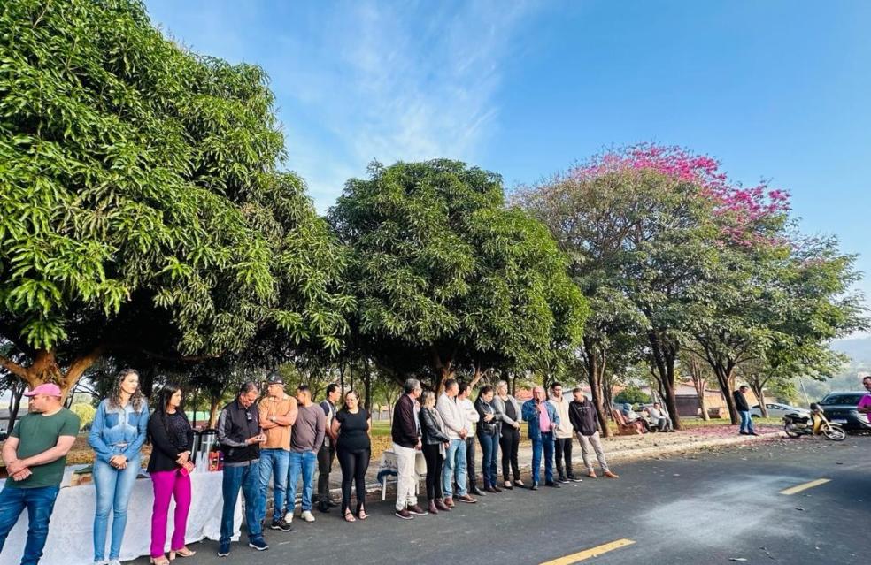 Ordem de serviço para iluminação da Praça Vereador Aníbal Pires Barbosa é assinada