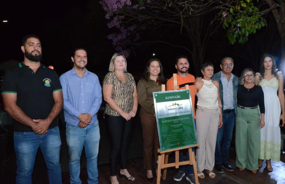 Noite de luz e emoção na Praça Aníbal Pires Barbosa!