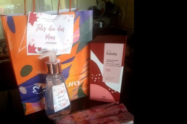 Entrega de lembrança para as mães !