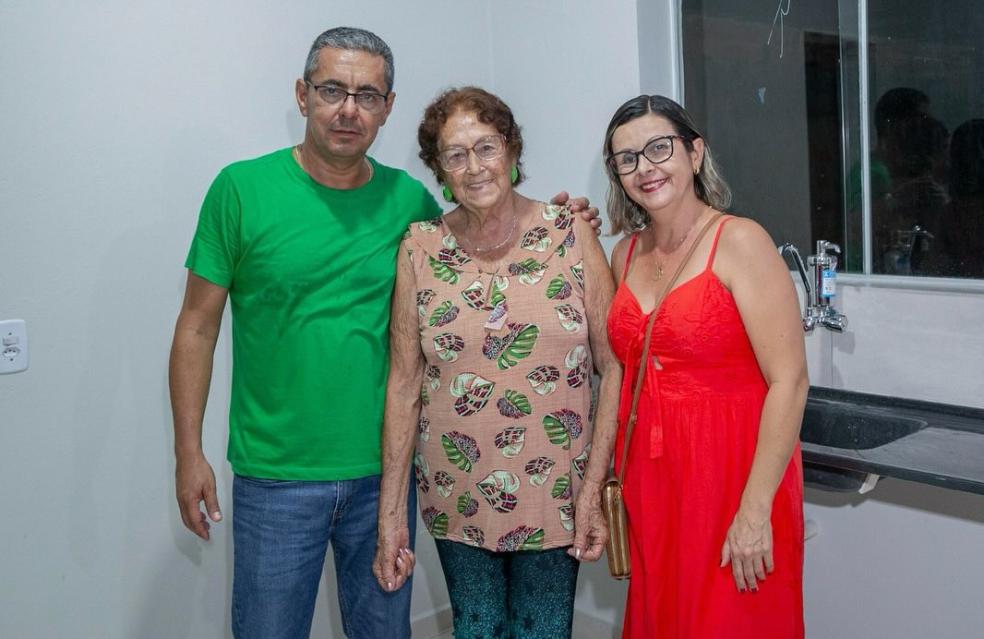Anhanguera celebra o Dia da Verdade com entrega especial da casa da dona Geni!
